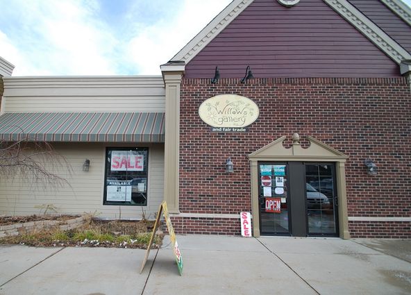W359 N5930 Brown Street : W359 N5930 Brown Street, Oconomowoc, WI 53066